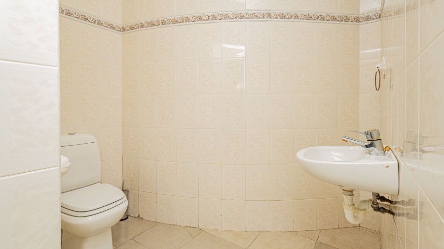 7 Bedroom Property for Sale in Plattekloof Western Cape